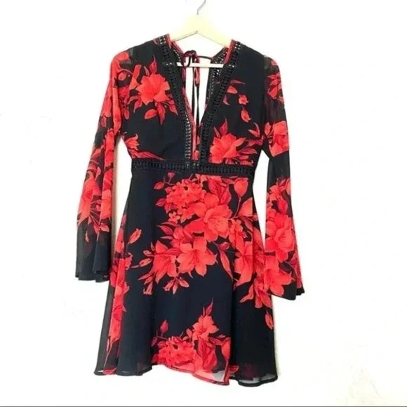 Lulu’s Feel the Love Black & Red Floral Print Bell Sleeve Size S - Picture 8 of 16